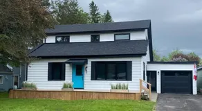 Walk to Downtown Picton, 4-bedroom - Image 5