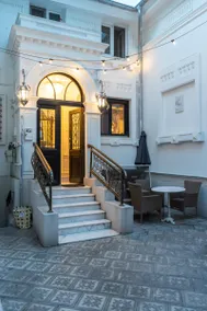 Conacul Coroanei Luxury Boutique - Image 3