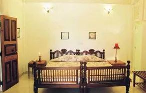 Manor House Boutique - Image 2