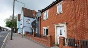Colchester 3 BDR House, 2x Free Parking, Free Wi-Fi close to Station, Ideal for extended stays - Image 3