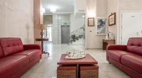 Hotel Happy - Image 2