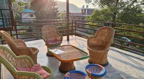 Aditya Homestay Bir-Billing surrounded by Mountains - Image 2