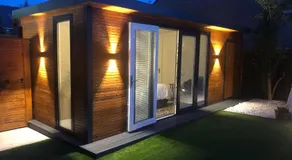 MeeZee Pearl Double Bed Lodge With Free Parking - Image 5