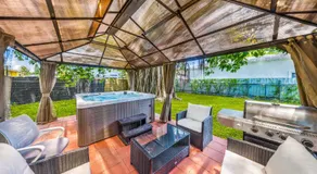 Miami Tree House Renovated Beach Jacuzzi - Image 3