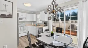 Executive & Luxury 2-bedroom Townhouse with Pool - Image 2