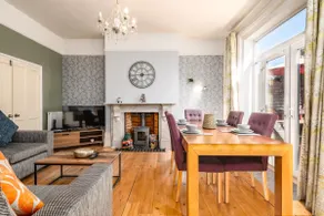 Modern 6BR w/ Parking | Bedford - Image 3