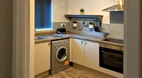 Racecourse Apartment - Image 3