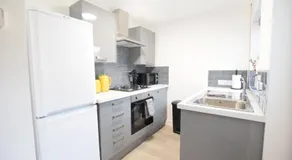 Stylish City Centre Home - Image 4