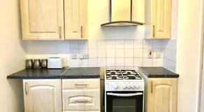 London Stratford 3 Bedrooms House, Separate Reception, Close to ABBA, Westfield, Olympic Stadium - Image 2