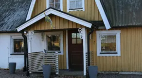 Boende på landet nära sjö med båt - Image 4