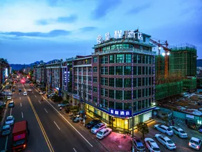 Starway Hotel Linhai Duqiao Baolong Square - Image 3