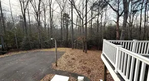 Spacious 6Bed Woodland Retreat with Movie Room & Deck - Image 5