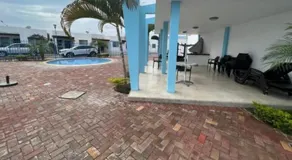 Villa con patio grande en urb cerca del Malecon Salinas - Image 5