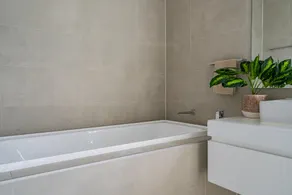Bright & Airy 2BR | WiFi, Full Kitchen, Parking - Image 4