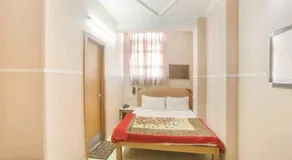 Hotel Queen - Image 2