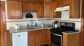 -No53- Lovely Large Room in a House - 10 min to Green Line and Red Line T Stations & Tufts University - Centrally Located at Somerville Boston - Image 3