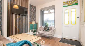 Modern 2 Bed Home in Birmingham by Amber Stays Perfect for Small Groups and Business Stays Sleep 6 - Image 2
