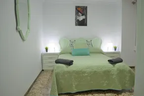 Superb 1 Bedroom Apartment with Gallery CB7EV - Image 2