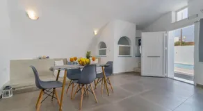 Fira-Cave-Sleeps 13-Parking-Pool-Pet Friendly - Image 3