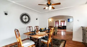 Charming 6BR Home in Milwaukees Historic District - Image 3