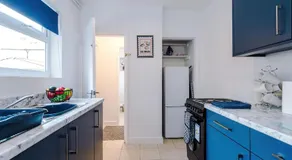 Great 3-Bed Home by 53 Degrees Property, Perfect for Work & Contractors - Image 4