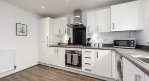 Stylish 4 Bedroom House Sleeps 7 Free Parking Nr Hospital Contractors - Image 3