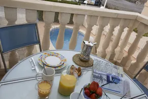 L'appartement à Puçol dispose de 2 chambre(s) et peut accueillir 5 personnes.Logement de 51 m².Il est situé dans une zone idéale pour les enfants et dans le complexe résidentiel.Il dispose d'un ascenseur, mobilier de jardin, terrasse, fer à repass - Image 4