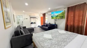 Harry's Beach Club - Image 2