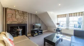 Tron Kirk Residence - Image 2