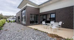 Bright and Chic House at Throsby with 4 Bedrooms - Image 4