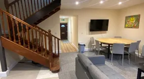 Central house with fresh renovation - Image 2