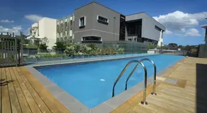 Azure Bliss - Majestic Apartment on the Water - Image 4