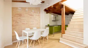 CA3 - Duplex de dos dormitorios en el Centro Histórico con garaje - Image 4
