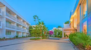 Bendis Beach Hotel - Image 3