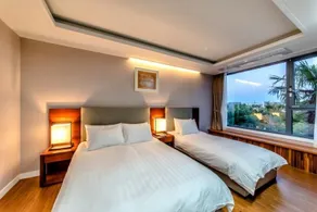 Seogwipo Smart Pool Villa - Image 4