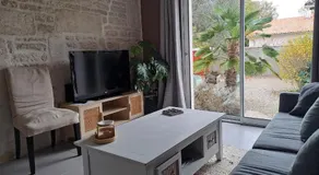 Jolie maison de ville avec un extérieur au calme - Les Dragons de la Chamoiserie NIORT - Image 2