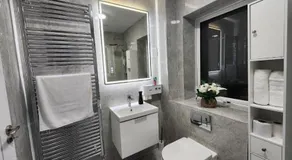 Single room with street view - Image 3