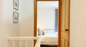 New - Cosy & Stylish City Centre Home - Sleeps 6 - Image 5