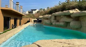 Beachfront Hotel, La Mercy - Image 3