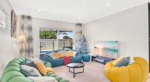 Premium Large Cosy Home with Private Pool - Image 3