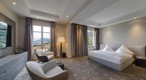 Luxurious Villa Overlooking Monaco - Image 2