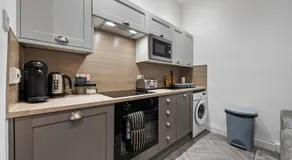 1-Bed Ground Floor Flat with Sofa Bed in Alexandria - 10 mins to Loch Lomond - Long Stays Welcome - Image 4