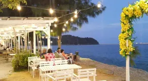 16Lumut 9minTelukBatik - 15Pax 4BR4Bath Karaoke Snooker Kid Pool BBQ - Image 3