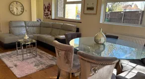Egham - Lovely 4 Bedrooms Specious Furnished Property - Image 3