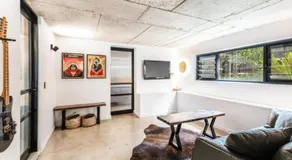 A spacious Family Retreat near the Beach - Image 5