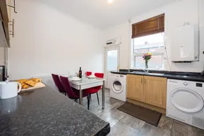 Cosy Two bedroom Terrace Blackburn - Image 4