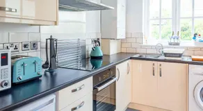 Falmouth Bay Holiday Apartments - Image 3