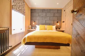 Becketts Townhouse - Image 2