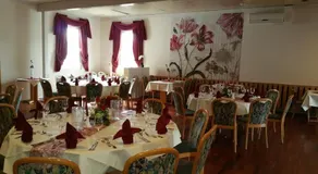 Hosser's Hotel Restaurant - Image 2