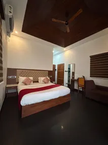 S Cliff Black Beach Resort - Image 2